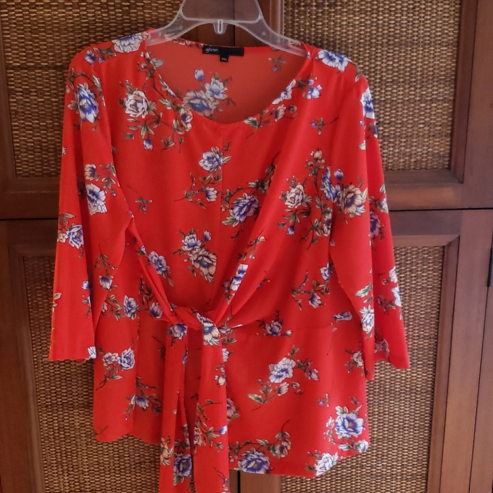 Bracelet sleeve floral print tie waist top